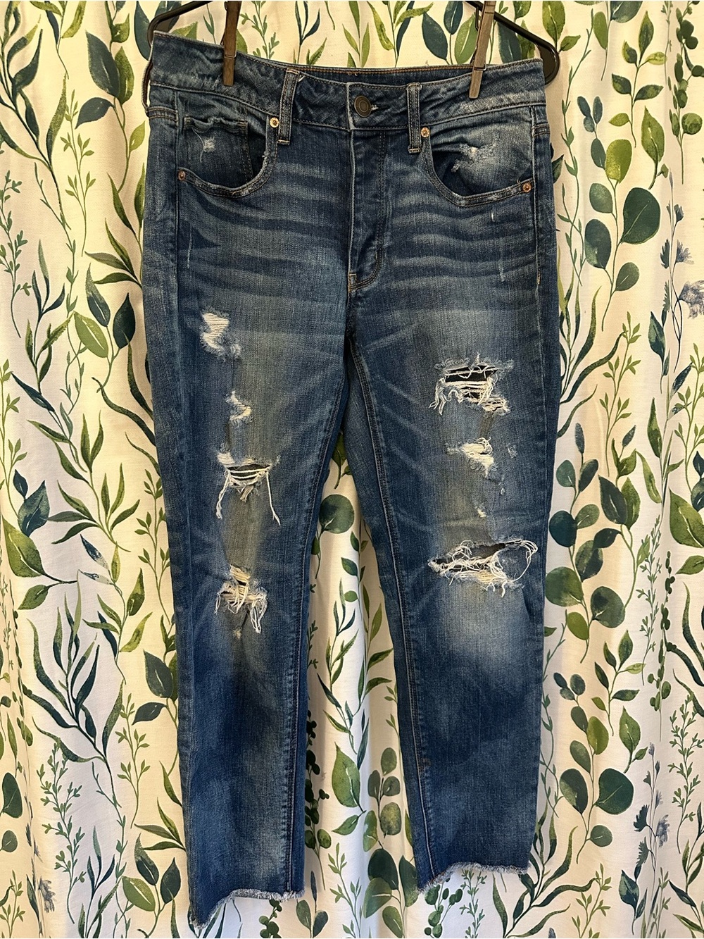 Distressed Slim Fit Women's Jeans - Blue American Eagle size 6 Short Tomgirl